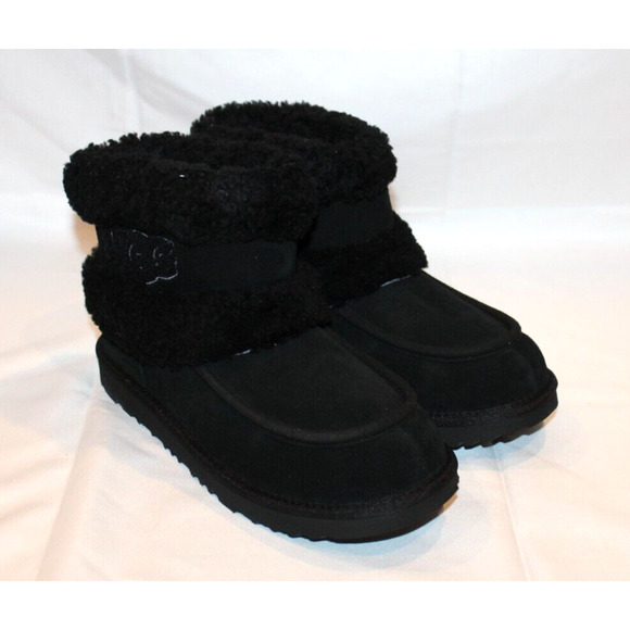NIB UGG YOUTH 4 WOMEN'S 5.5-6 MINI SUEDE SHEARLING LINED BOOTS BLACK - Picture 2 of 8